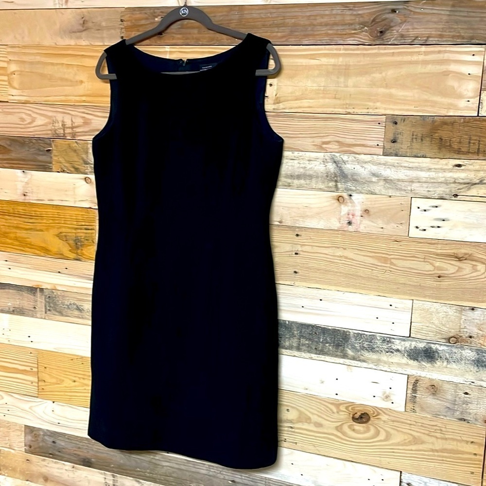 Tahari Arthur S. Levine size 12 sleeveless black form fitted midi pencil dress